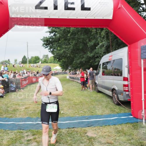 21.06.2025 - 27. Vierlanden-Triathlon MichiJ http://msf.ph/oto/8039075 15.06.2026 13:19:43 Ziel 667 meine-sportfotos.de