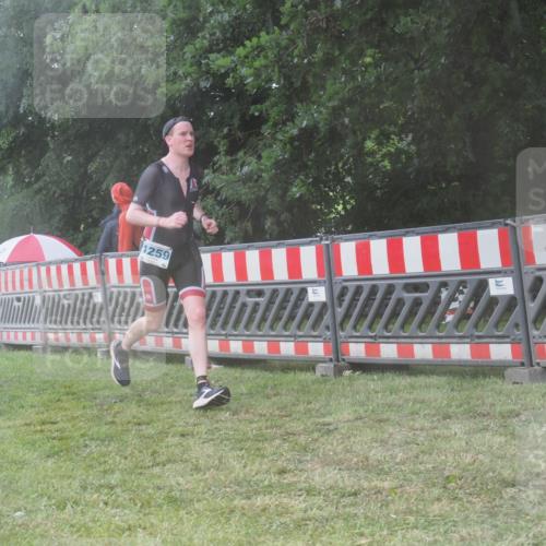 21.06.2025 - 27. Vierlanden-Triathlon KatJ http://msf.ph/oto/8039077 15.06.2025 14:22:20 Ziel 1177, 1259 meine-sportfotos.de