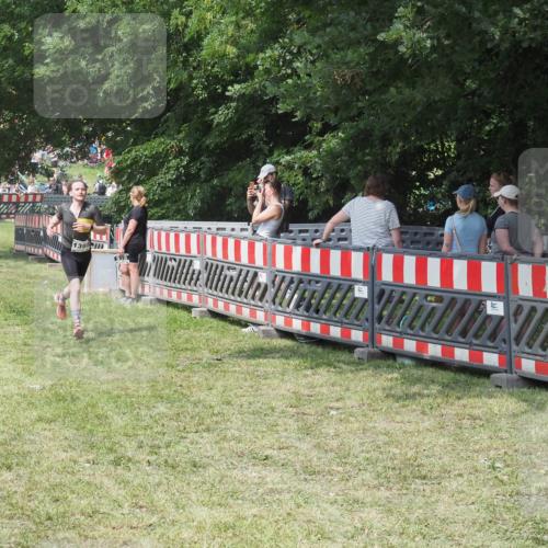 15.06.2025 - 27. Vierlanden-Triathlon KatJ http://msf.ph/oto/8039086 15.06.2025 11:34:57 Schwimmen  meine-sportfotos.de