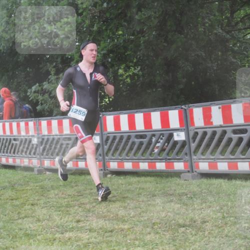 21.06.2025 - 27. Vierlanden-Triathlon KatJ http://msf.ph/oto/8039089 15.06.2025 14:22:21 Ziel 1177, 1259 meine-sportfotos.de