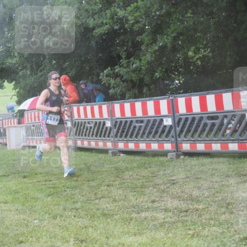 21.06.2025 - 27. Vierlanden-Triathlon KatJ http://msf.ph/oto/8039126 15.06.2025 14:22:26 Ziel 1177 meine-sportfotos.de