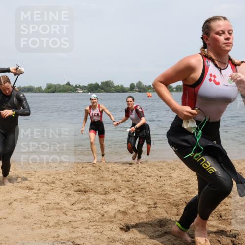 21.06.2025 - 27. Vierlanden-Triathlon Lena Gebhardt http://msf.ph/oto/8039128 15.06.2025 12:31:10 Schwimmen 1069, 1070, 1071, 1072 meine-sportfotos.de