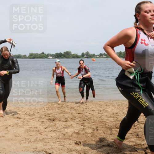 21.06.2025 - 27. Vierlanden-Triathlon Lena Gebhardt http://msf.ph/oto/8039130 15.06.2025 12:31:10 Schwimmen 1069, 1070, 1071, 1072 meine-sportfotos.de