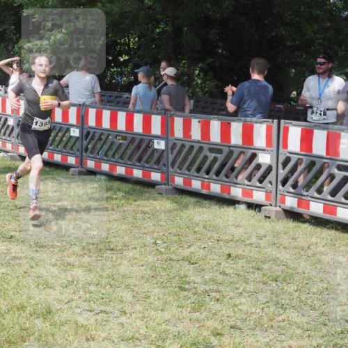 15.06.2025 - 27. Vierlanden-Triathlon KatJ http://msf.ph/oto/8039131 15.06.2025 11:34:59 Schwimmen  meine-sportfotos.de