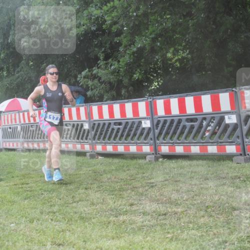 21.06.2025 - 27. Vierlanden-Triathlon KatJ http://msf.ph/oto/8039135 15.06.2025 14:22:26 Ziel 1177 meine-sportfotos.de