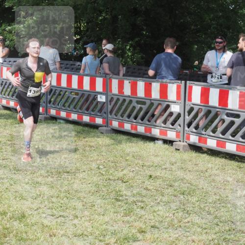 15.06.2025 - 27. Vierlanden-Triathlon KatJ http://msf.ph/oto/8039136 15.06.2025 11:34:59 Schwimmen  meine-sportfotos.de