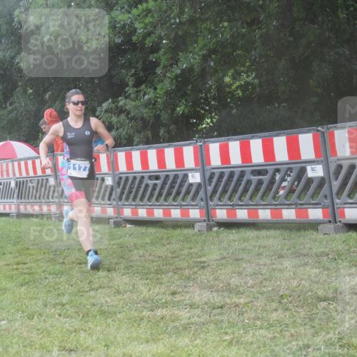 21.06.2025 - 27. Vierlanden-Triathlon KatJ http://msf.ph/oto/8039139 15.06.2025 14:22:26 Ziel 1177 meine-sportfotos.de