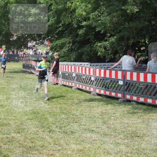 15.06.2025 - 27. Vierlanden-Triathlon KatJ http://msf.ph/oto/8039160 15.06.2025 11:35:18 Schwimmen  meine-sportfotos.de