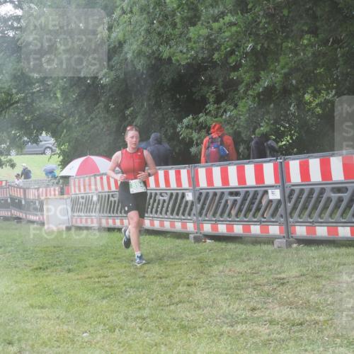 21.06.2025 - 27. Vierlanden-Triathlon KatJ http://msf.ph/oto/8039162 15.06.2025 14:22:33 Ziel 894 meine-sportfotos.de