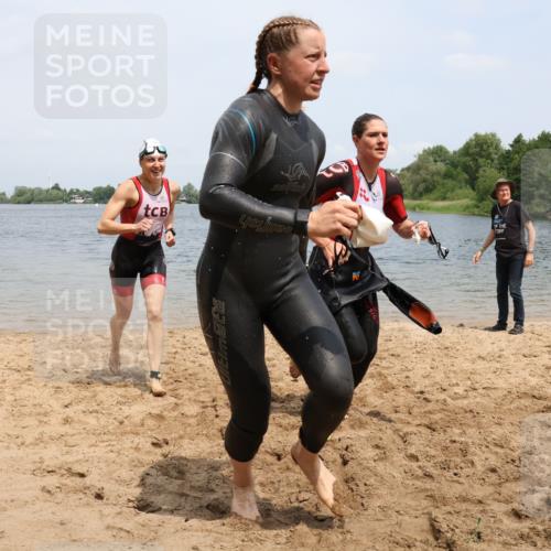 21.06.2025 - 27. Vierlanden-Triathlon Lena Gebhardt http://msf.ph/oto/8039163 15.06.2025 12:31:12 Schwimmen 1069, 1070, 1071, 1072 meine-sportfotos.de