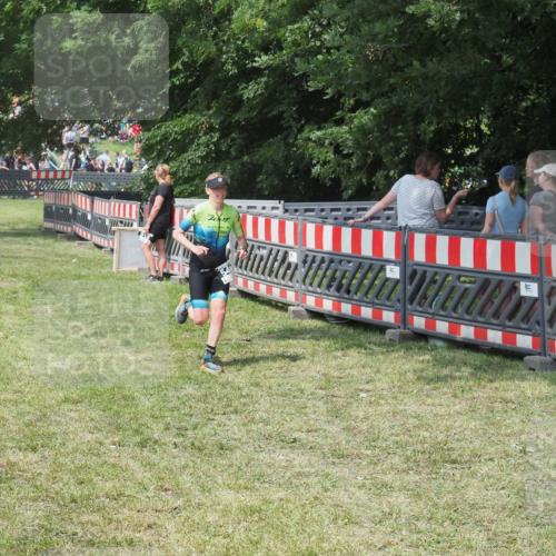 15.06.2025 - 27. Vierlanden-Triathlon KatJ http://msf.ph/oto/8039173 15.06.2025 11:35:19 Schwimmen  meine-sportfotos.de