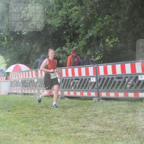 21.06.2025 - 27. Vierlanden-Triathlon KatJ http://msf.ph/oto/8039174 15.06.2025 14:22:34 Ziel 886, 894 meine-sportfotos.de