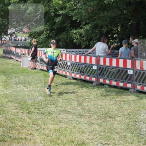 15.06.2025 - 27. Vierlanden-Triathlon KatJ http://msf.ph/oto/8039177 15.06.2025 11:35:19 Schwimmen  meine-sportfotos.de