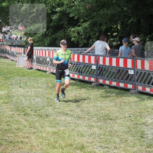 15.06.2025 - 27. Vierlanden-Triathlon KatJ http://msf.ph/oto/8039189 15.06.2025 11:35:19 Schwimmen  meine-sportfotos.de