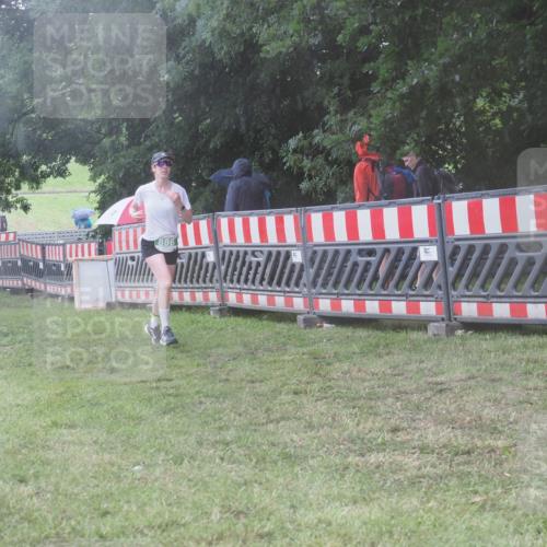 21.06.2025 - 27. Vierlanden-Triathlon KatJ http://msf.ph/oto/8039206 15.06.2025 14:22:43 Ziel 886, 1317 meine-sportfotos.de