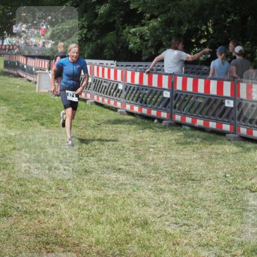 15.06.2025 - 27. Vierlanden-Triathlon KatJ http://msf.ph/oto/8039207 15.06.2025 11:35:24 Schwimmen  meine-sportfotos.de