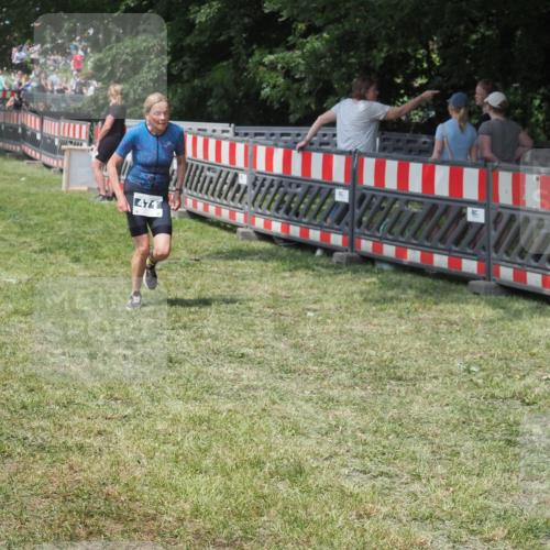 15.06.2025 - 27. Vierlanden-Triathlon KatJ http://msf.ph/oto/8039211 15.06.2025 11:35:24 Schwimmen  meine-sportfotos.de