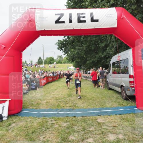 21.06.2025 - 27. Vierlanden-Triathlon MichiJ http://msf.ph/oto/8039214 15.06.2026 13:20:24 Ziel 641, 741, 840 meine-sportfotos.de