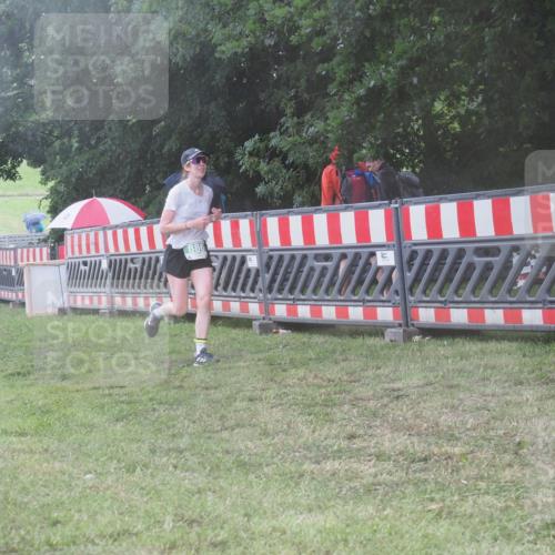 21.06.2025 - 27. Vierlanden-Triathlon KatJ http://msf.ph/oto/8039219 15.06.2025 14:22:43 Ziel 886, 1317 meine-sportfotos.de