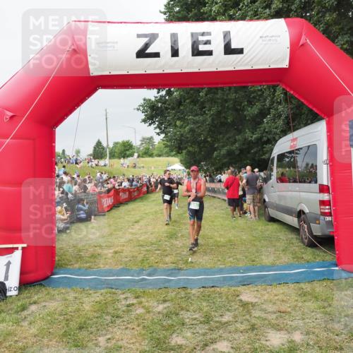 21.06.2025 - 27. Vierlanden-Triathlon MichiJ http://msf.ph/oto/8039220 15.06.2026 13:20:24 Ziel 641, 741, 840 meine-sportfotos.de