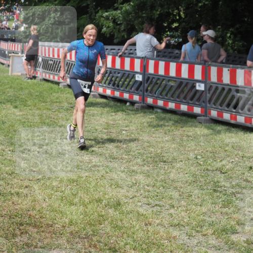 15.06.2025 - 27. Vierlanden-Triathlon KatJ http://msf.ph/oto/8039222 15.06.2025 11:35:24 Schwimmen  meine-sportfotos.de