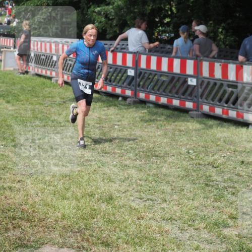 15.06.2025 - 27. Vierlanden-Triathlon KatJ http://msf.ph/oto/8039226 15.06.2025 11:35:25 Schwimmen  meine-sportfotos.de