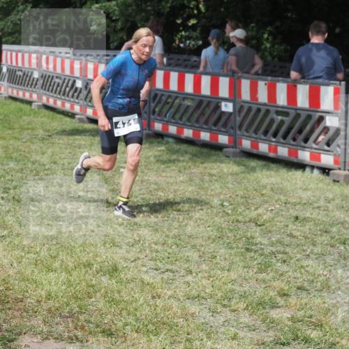 15.06.2025 - 27. Vierlanden-Triathlon KatJ http://msf.ph/oto/8039238 15.06.2025 11:35:25 Schwimmen  meine-sportfotos.de