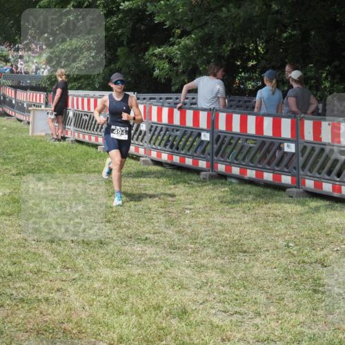 15.06.2025 - 27. Vierlanden-Triathlon KatJ http://msf.ph/oto/8039242 15.06.2025 11:35:33 Schwimmen  meine-sportfotos.de
