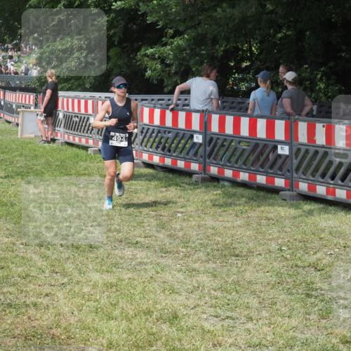 15.06.2025 - 27. Vierlanden-Triathlon KatJ http://msf.ph/oto/8039247 15.06.2025 11:35:34 Schwimmen  meine-sportfotos.de