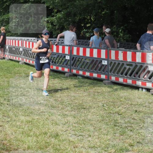 15.06.2025 - 27. Vierlanden-Triathlon KatJ http://msf.ph/oto/8039254 15.06.2025 11:35:34 Schwimmen  meine-sportfotos.de