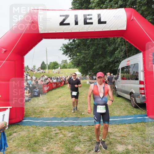 21.06.2025 - 27. Vierlanden-Triathlon MichiJ http://msf.ph/oto/8039257 15.06.2026 13:20:26 Ziel 641, 678, 741, 840 meine-sportfotos.de