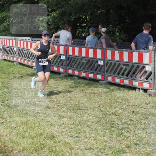 15.06.2025 - 27. Vierlanden-Triathlon KatJ http://msf.ph/oto/8039258 15.06.2025 11:35:34 Schwimmen  meine-sportfotos.de