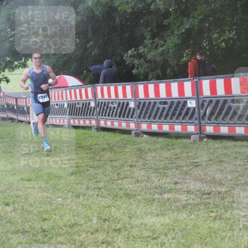 21.06.2025 - 27. Vierlanden-Triathlon KatJ http://msf.ph/oto/8039261 15.06.2025 14:22:48 Ziel 1202, 1317 meine-sportfotos.de
