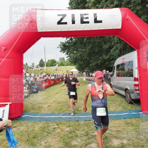 21.06.2025 - 27. Vierlanden-Triathlon MichiJ http://msf.ph/oto/8039263 15.06.2026 13:20:26 Ziel 641, 678, 741, 840 meine-sportfotos.de