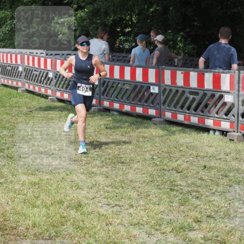 15.06.2025 - 27. Vierlanden-Triathlon KatJ http://msf.ph/oto/8039265 15.06.2025 11:35:34 Schwimmen  meine-sportfotos.de