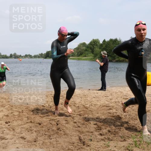 21.06.2025 - 27. Vierlanden-Triathlon Lena Gebhardt http://msf.ph/oto/8039270 15.06.2025 12:32:00 Schwimmen 1078, 1079, 1080 meine-sportfotos.de