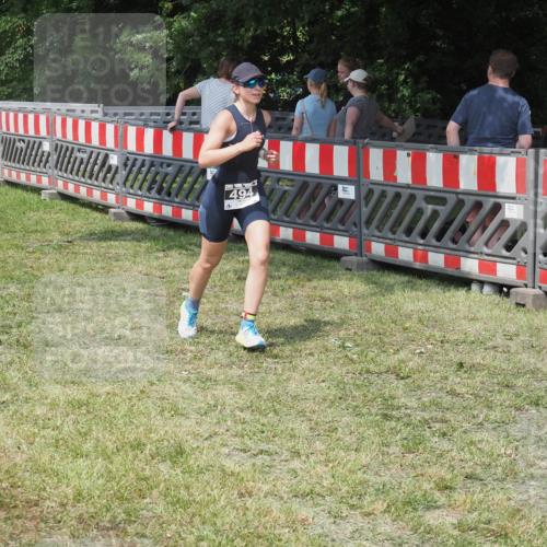 15.06.2025 - 27. Vierlanden-Triathlon KatJ http://msf.ph/oto/8039272 15.06.2025 11:35:34 Schwimmen  meine-sportfotos.de