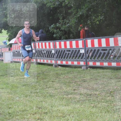 21.06.2025 - 27. Vierlanden-Triathlon KatJ http://msf.ph/oto/8039275 15.06.2025 14:22:48 Ziel 1202, 1317 meine-sportfotos.de