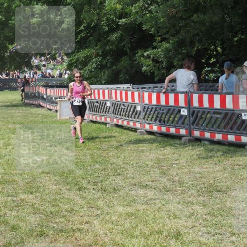 15.06.2025 - 27. Vierlanden-Triathlon KatJ http://msf.ph/oto/8039276 15.06.2025 11:35:39 Schwimmen  meine-sportfotos.de
