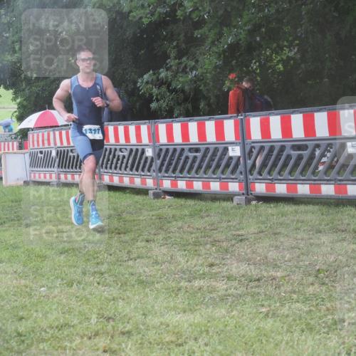21.06.2025 - 27. Vierlanden-Triathlon KatJ http://msf.ph/oto/8039277 15.06.2025 14:22:48 Ziel 1202, 1317 meine-sportfotos.de
