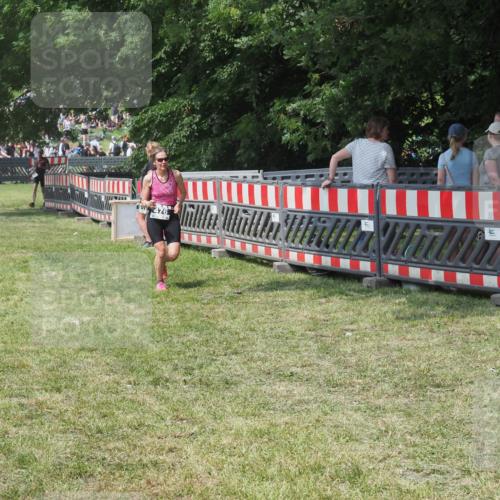 15.06.2025 - 27. Vierlanden-Triathlon KatJ http://msf.ph/oto/8039278 15.06.2025 11:35:40 Schwimmen  meine-sportfotos.de