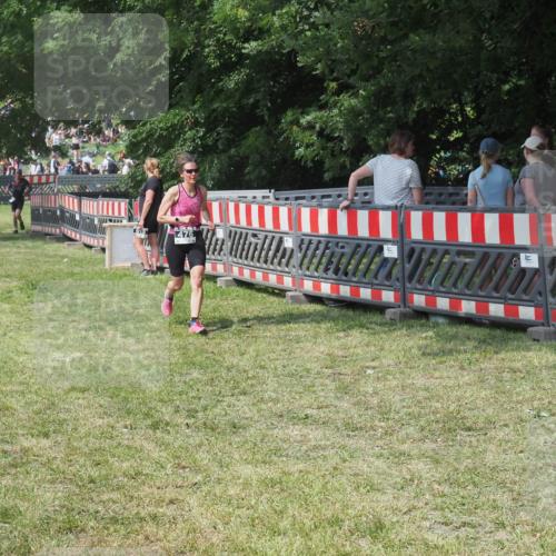 15.06.2025 - 27. Vierlanden-Triathlon KatJ http://msf.ph/oto/8039285 15.06.2025 11:35:40 Schwimmen  meine-sportfotos.de