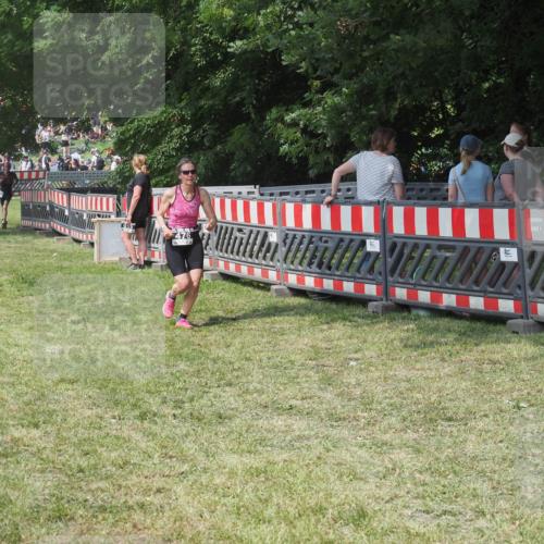 15.06.2025 - 27. Vierlanden-Triathlon KatJ http://msf.ph/oto/8039289 15.06.2025 11:35:40 Schwimmen  meine-sportfotos.de