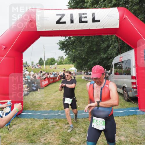 21.06.2025 - 27. Vierlanden-Triathlon MichiJ http://msf.ph/oto/8039291 15.06.2026 13:20:27 Ziel 641, 678, 741, 840 meine-sportfotos.de