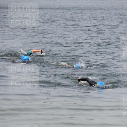 21.06.2025 - 27. Vierlanden-Triathlon Lena Gebhardt http://msf.ph/oto/8039292 15.06.2025 12:34:14 Schwimmen  meine-sportfotos.de