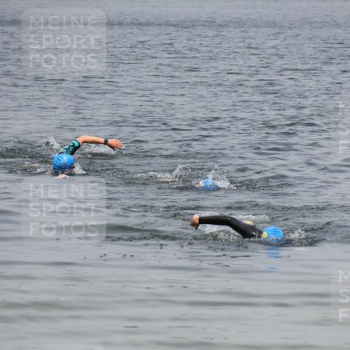 21.06.2025 - 27. Vierlanden-Triathlon Lena Gebhardt http://msf.ph/oto/8039298 15.06.2025 12:34:14 Schwimmen  meine-sportfotos.de