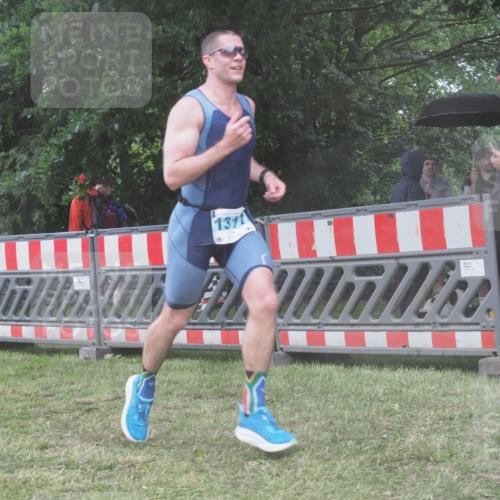 21.06.2025 - 27. Vierlanden-Triathlon KatJ http://msf.ph/oto/8039304 15.06.2025 14:22:49 Ziel 1202, 1317 meine-sportfotos.de