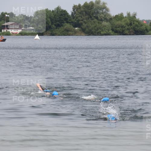 21.06.2025 - 27. Vierlanden-Triathlon Lena Gebhardt http://msf.ph/oto/8039306 15.06.2025 12:34:16 Schwimmen  meine-sportfotos.de
