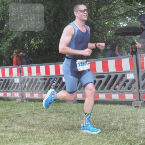 21.06.2025 - 27. Vierlanden-Triathlon KatJ http://msf.ph/oto/8039308 15.06.2025 14:22:50 Ziel 1202, 1317 meine-sportfotos.de