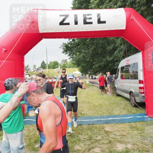 21.06.2025 - 27. Vierlanden-Triathlon MichiJ http://msf.ph/oto/8039313 15.06.2026 13:20:28 Ziel 641, 678, 741, 840 meine-sportfotos.de